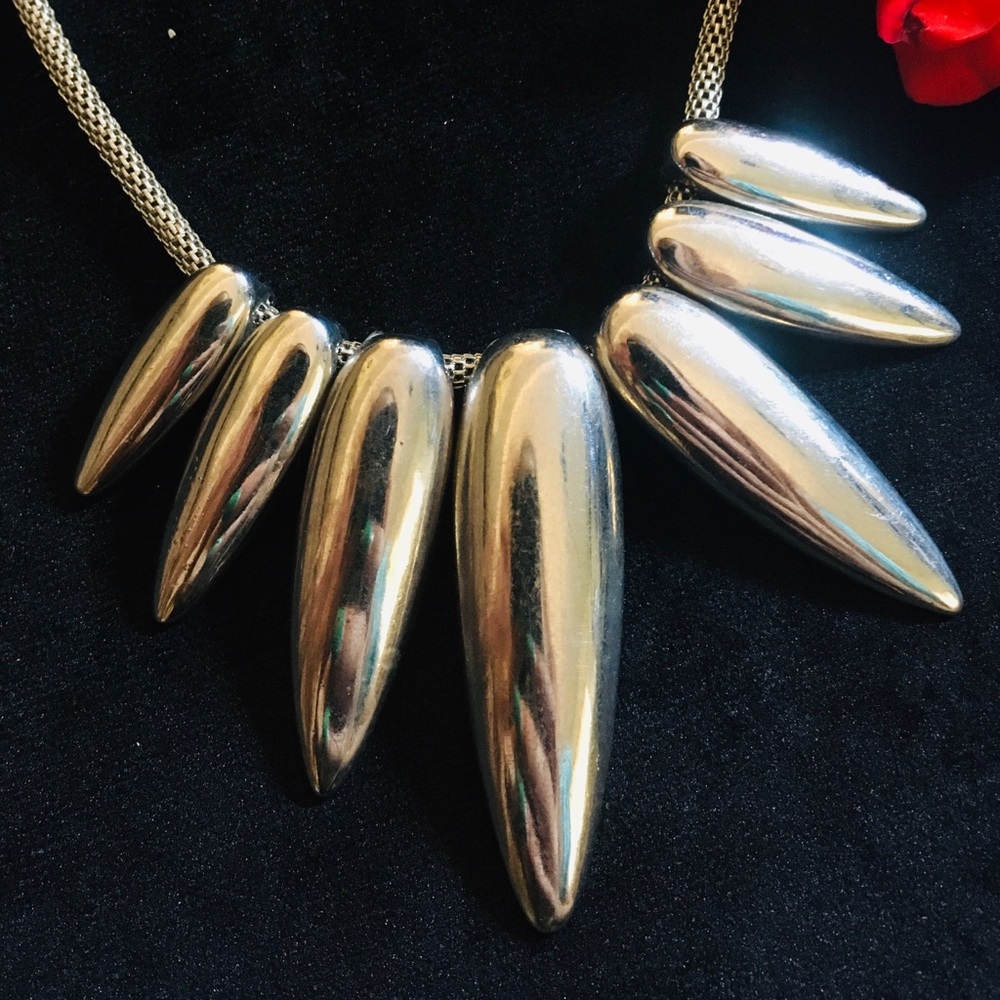 Short flat choker necklace!